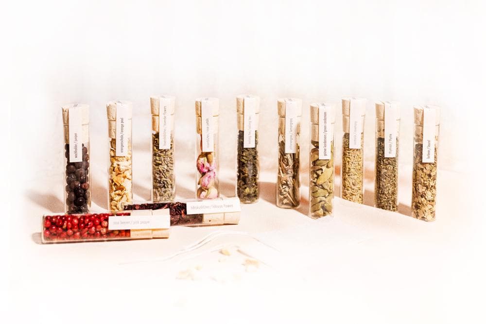 Gin Botanicals for Cocktails - DIY Gin Botanicals for Gin Making Kit - Craftly US