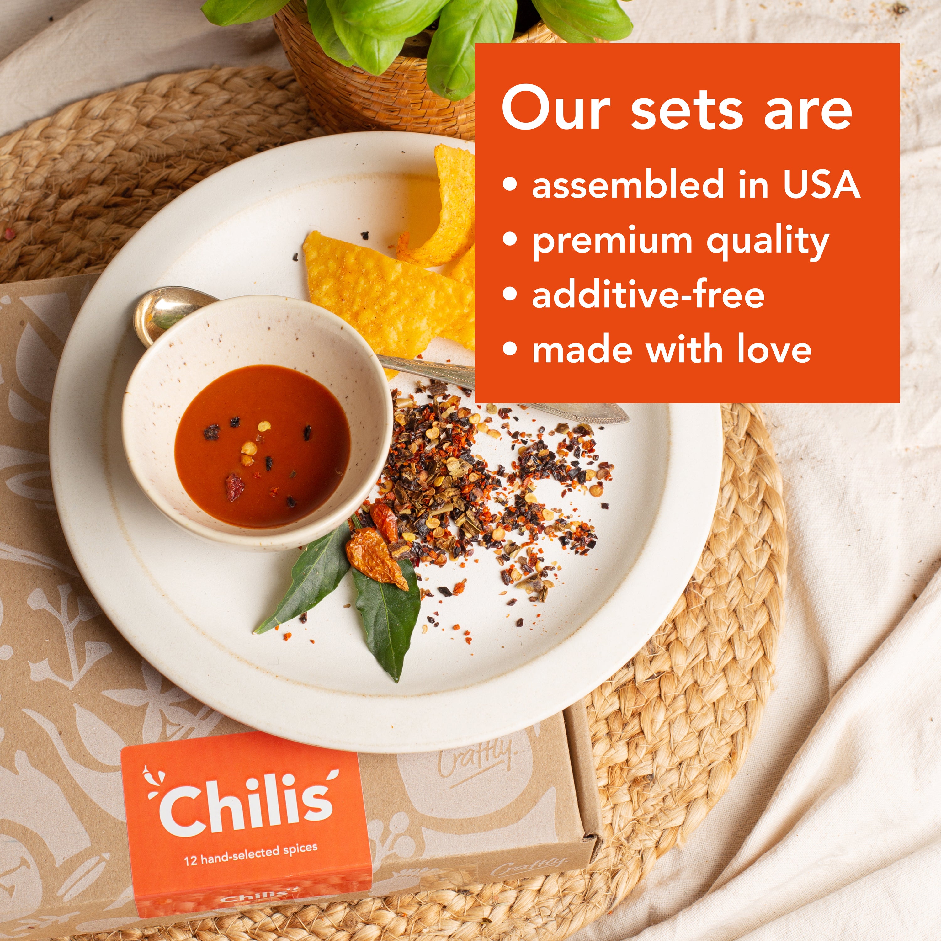 Craftly Chili Spice Box – 12 Exclusive Chili Varieties from Around the World, Spicy Gift for Foodies and Home Cooks