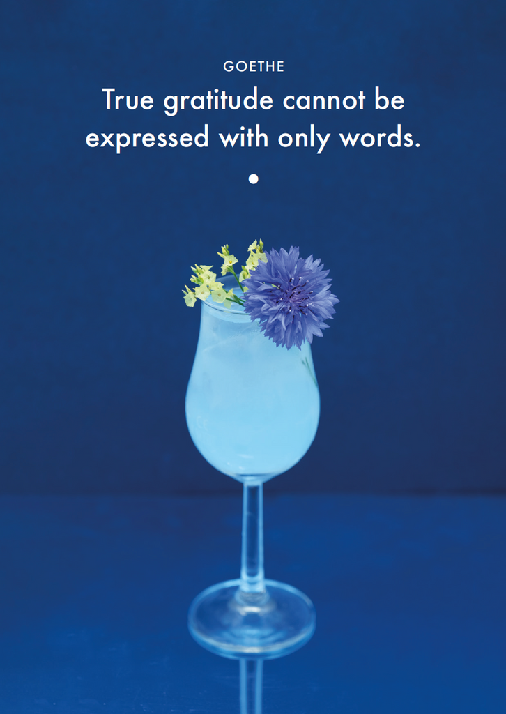 cocktail with flower decoration and Goethe quote "True gratitude cannot be expressed with only words."